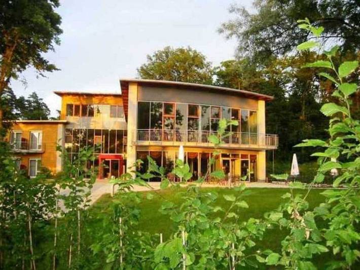 Hotel, mit Balkon und Terrasse sowie Garten und Sauna am Plauer See