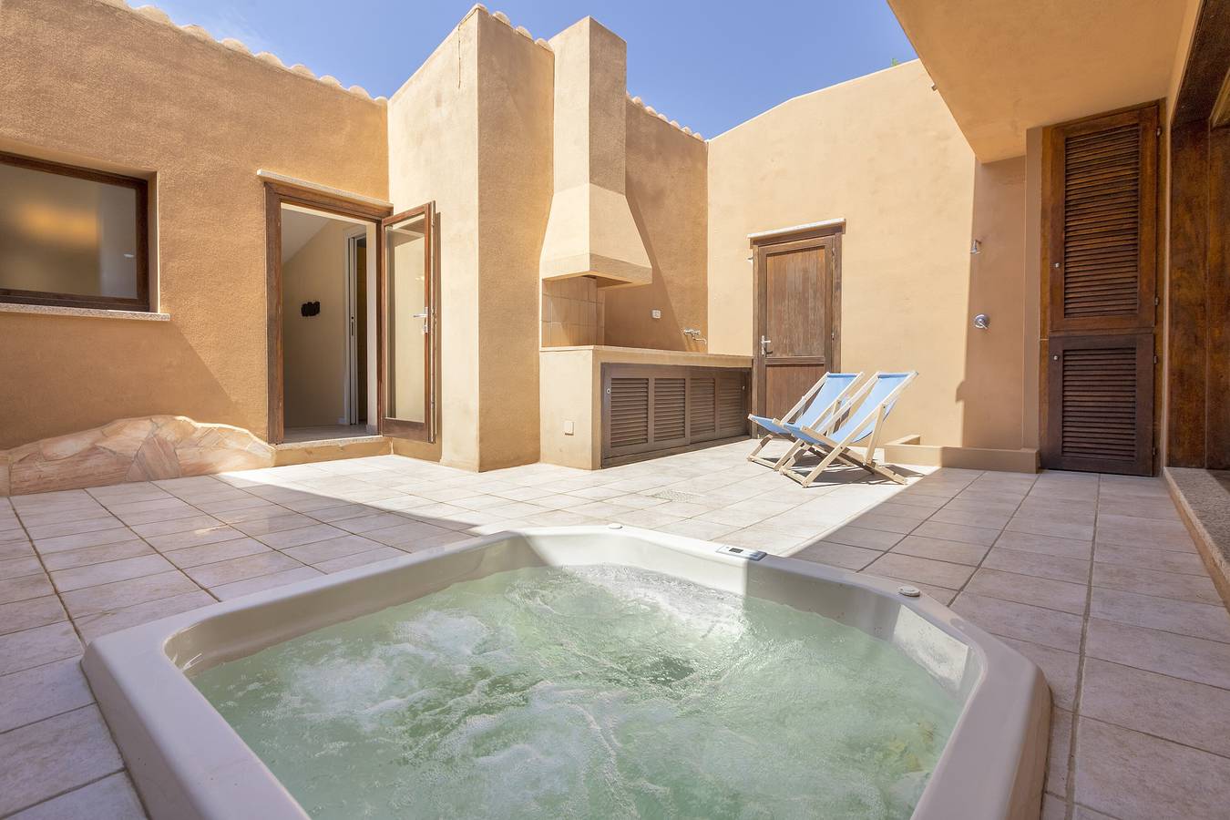 Villa 'Amalthea' con vistas al mar, terraza privada y Wi-Fi in Costa Paradiso, Trinità d'Agultu e Vignola