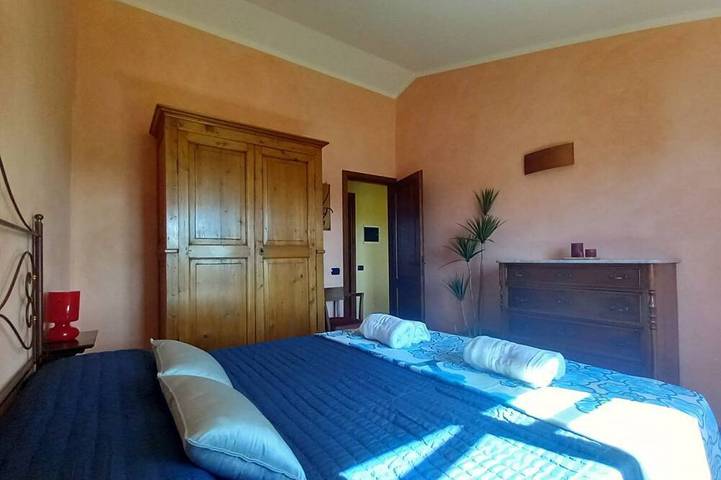 The independent Capannina on the Tuscan hills in Colle di Val d'Elsa, Siena Province