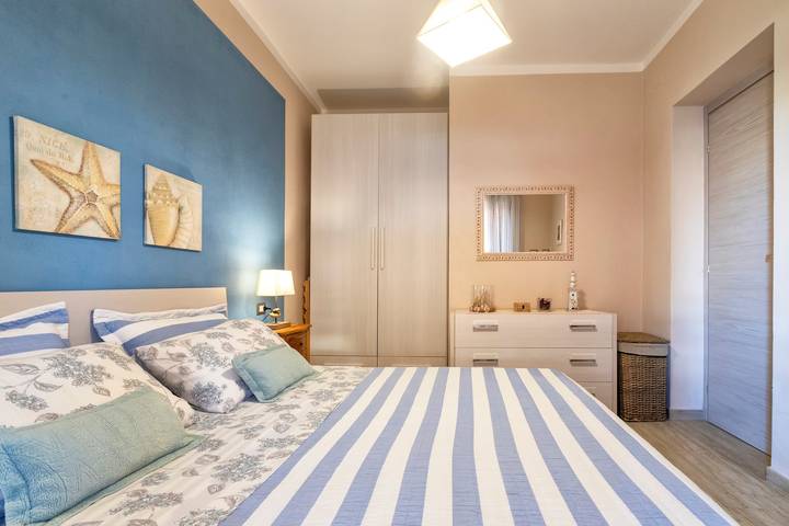 Entire apartment, Apartment 'Alghero Via Lido' with Shared Pool and Air Conditioning in Spiaggia di Maria Pia (Alghero), Alghero