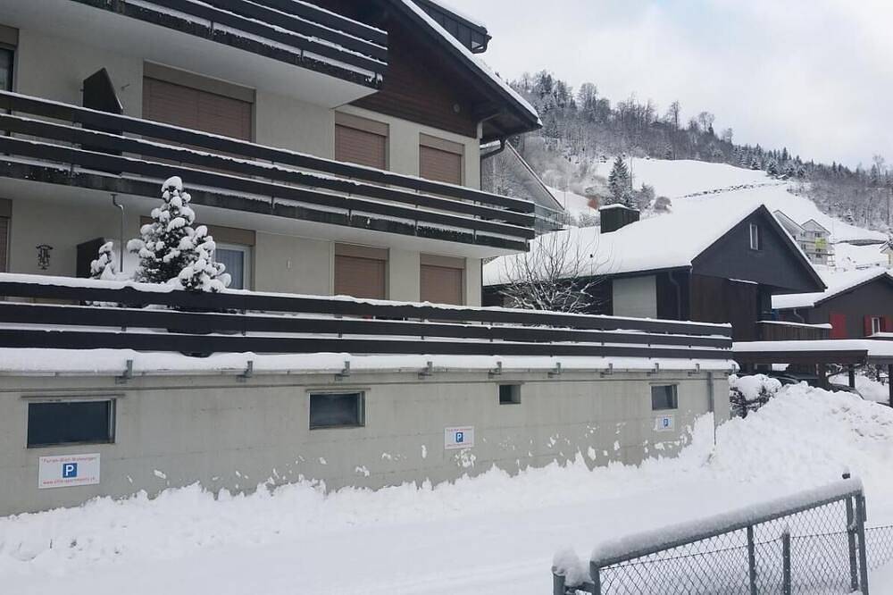 Ganze Wohnung, Ferienwohnung mit grosser Terrasse und Aussicht auf See und Berge in Emmetten, Vierwaldstättersee