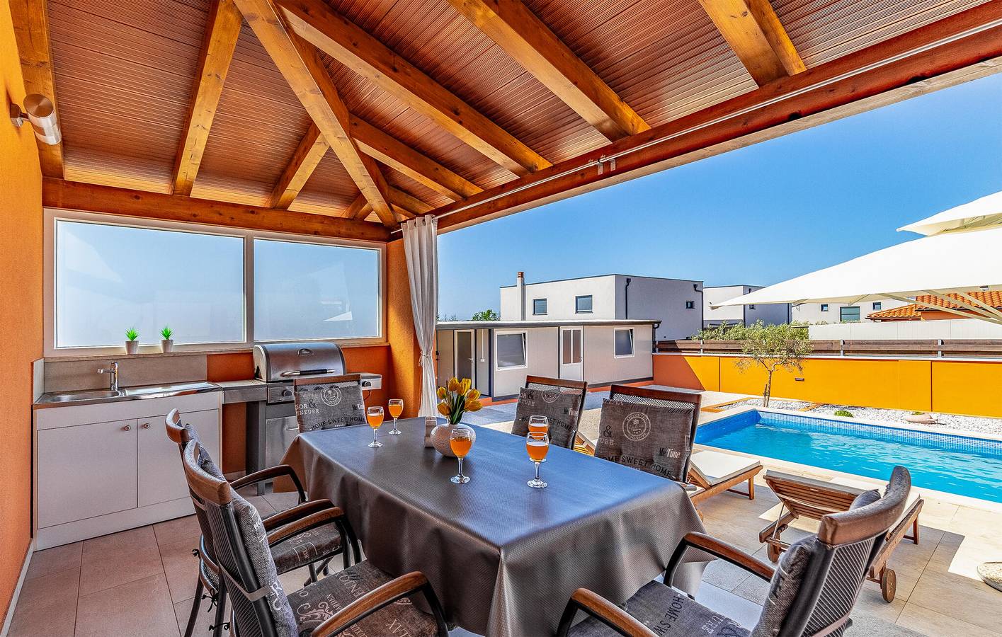 Geräumige 2-Zimmer-Wohnung mit Pool, WLAN, Parkplatz und Waschmaschine in Pula-Medulin, Pula