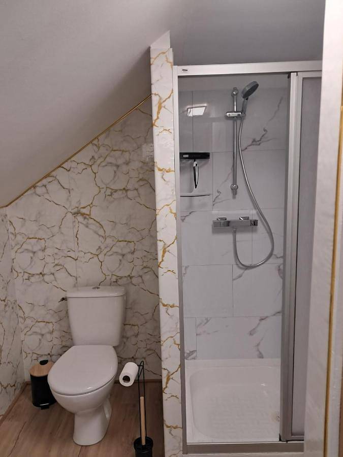 Appartement entier, Charmant duplex rénové avec cour privée in Nevoy, Région de Montargis