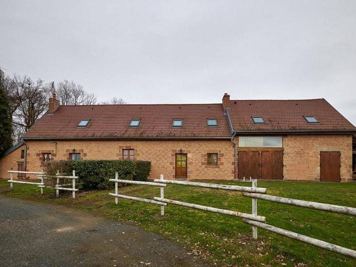Maison de campagne pour 4 personnes, avec Jardin et Piscine à Neuilly-le-Réal
