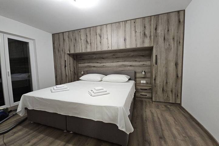 Villa für 8 Personen, mit Garten und Balkon sowie Pool in Povljana - 3