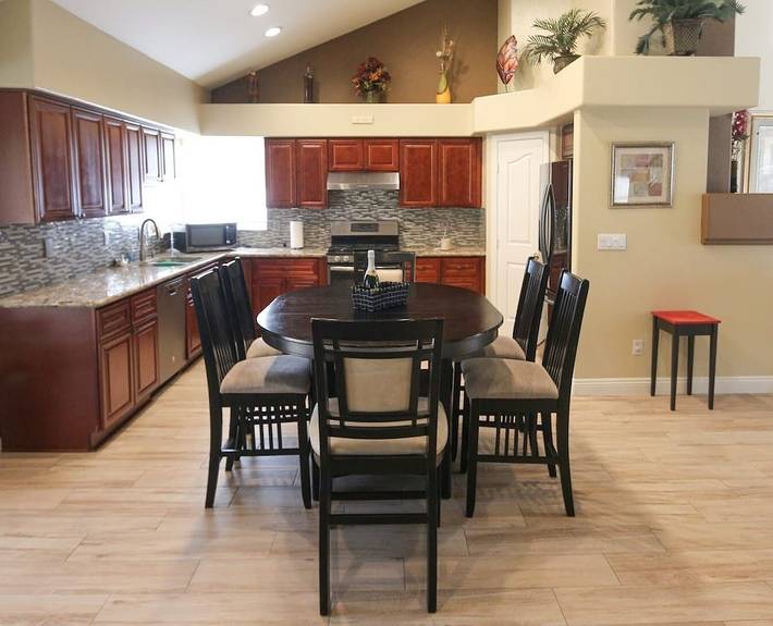Vacation rental for 10 people, with hot tub and yard in North Las Vegas