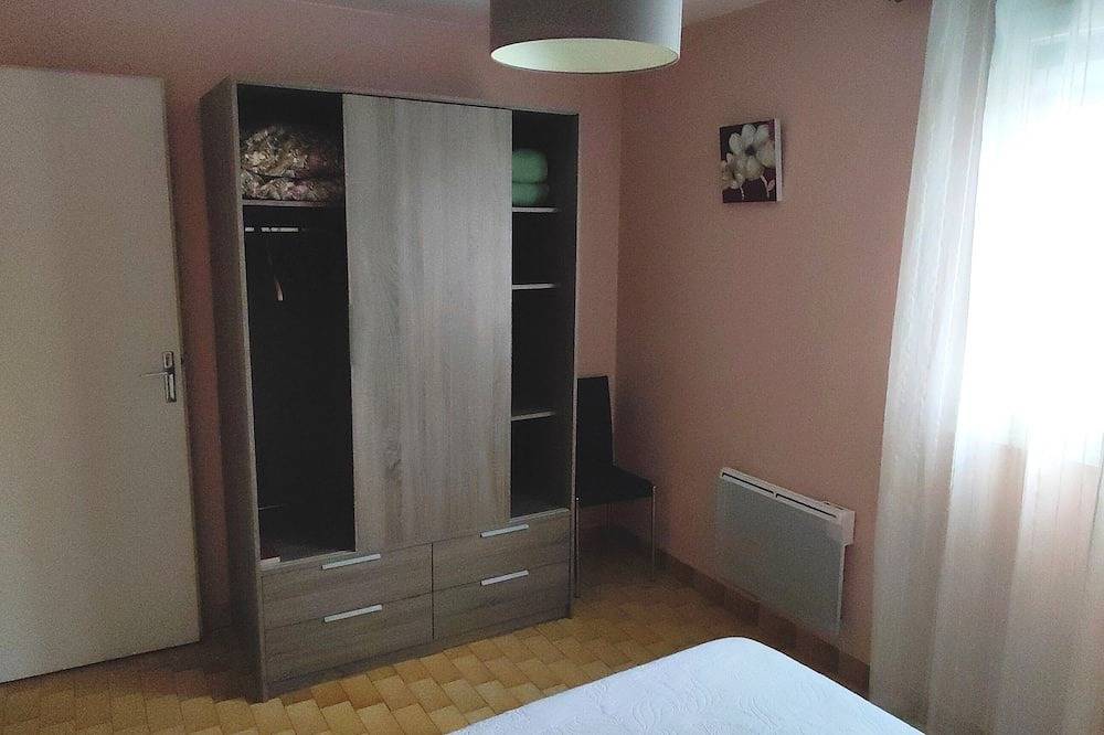 Appartement entier, Lara 1 - Grand T2 Loggia Parking privatif Près port, plage, Ile Loisirs in Cap d'Agde, Agde