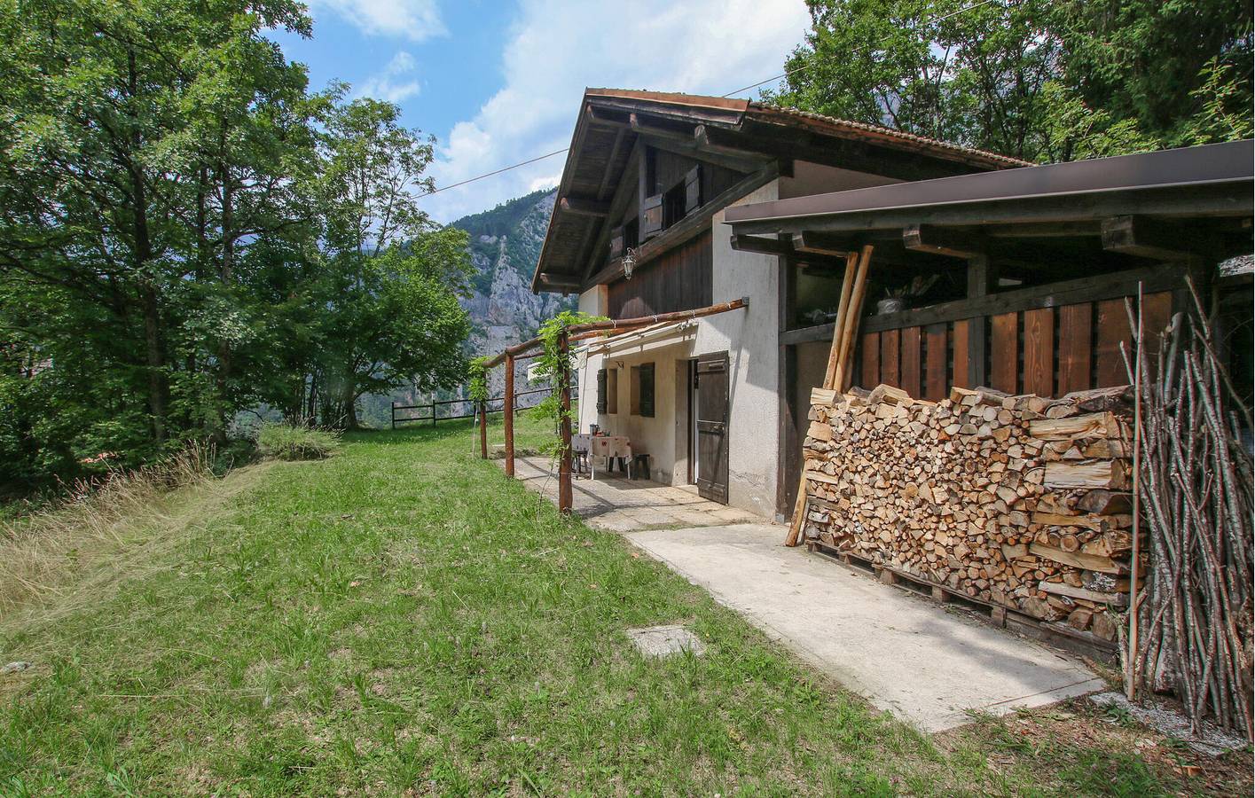 Wohnung mit Gartenblick, Parkplatz, WiFi in der Nähe von San Lorenzo in San Lorenzo in Banale, Brentagruppe