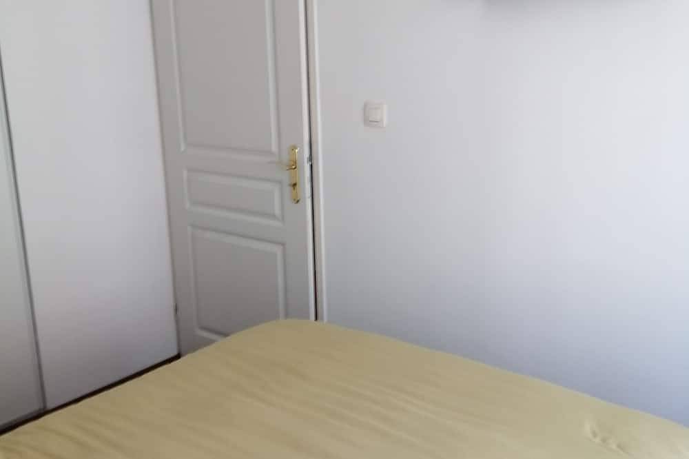 Entire apartment, Bel Appartement 32m2 en rdc Avec Code D'accès. Parking Sécurisé et Privé in Valenciennes, Valenciennes region