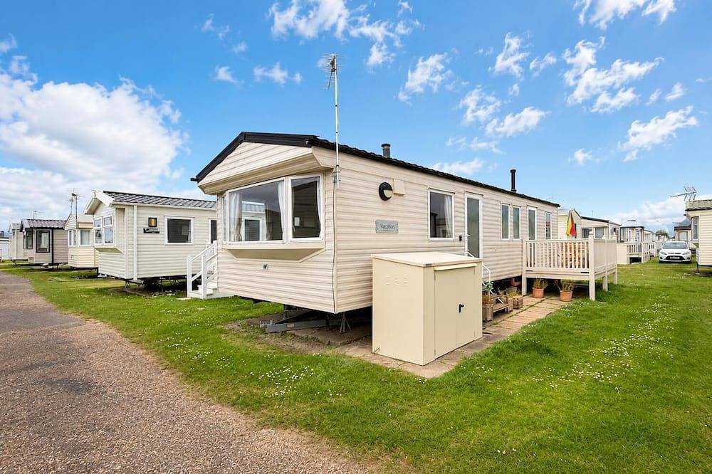Wonderful 6 berth caravan in Norfolk at Heacham Beach, in Heacham, Norfolk Coast