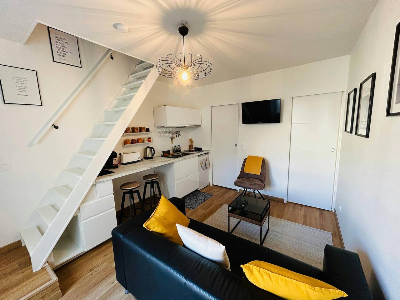 Entire apartment, La Suite Marie Stuart | Hypercentre in Reims, Marne