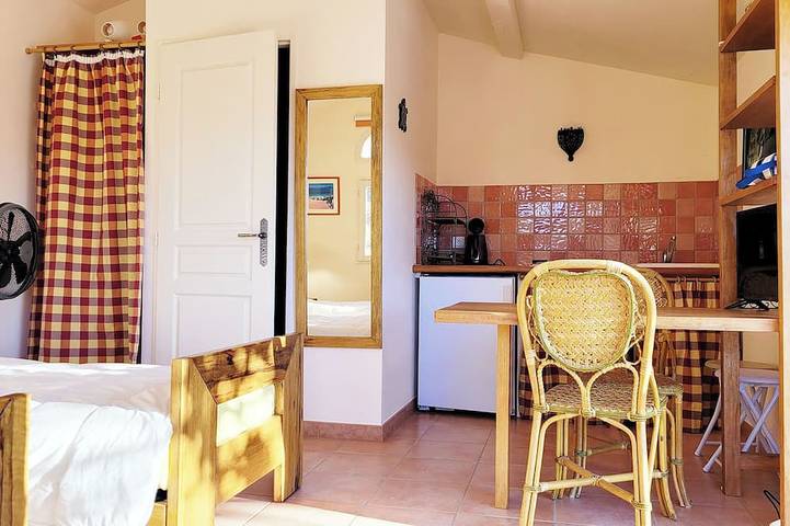 Location de vacances pour 8 personnes, avec jardin et terrasse à Saint-Michel-l'Observatoire - 4