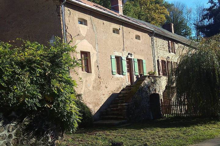 Gîte pour 7 personnes à Montreuillon