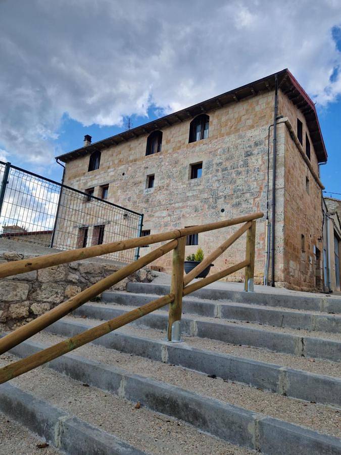 Casa rural para 16 personas, con terraza y vistas, Se admiten mascotas en Valle de Santibáñez