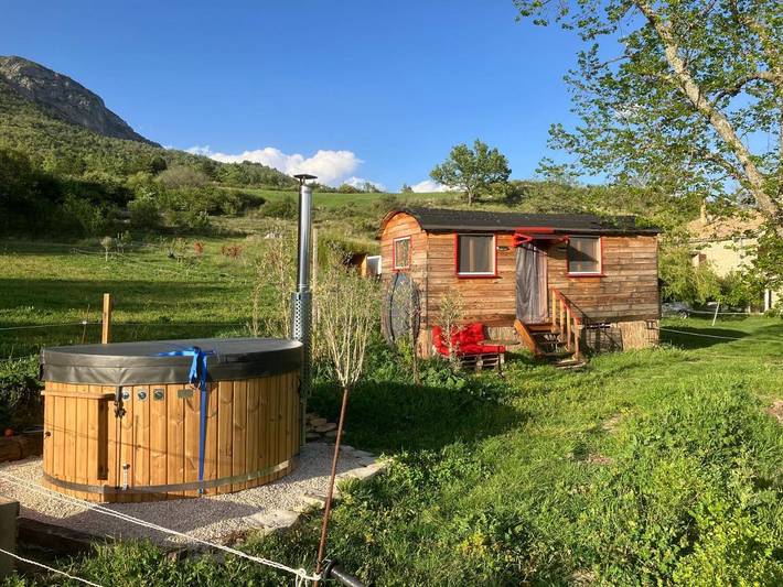 Location de vacances pour 2 personnes, avec jardin ainsi que terrasse et vue à Entrepierres - 4