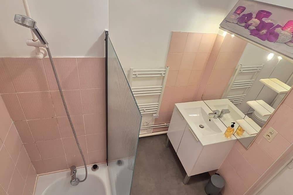 Apartamento entero, T2 city center with terrace in Agén, Región de Agen