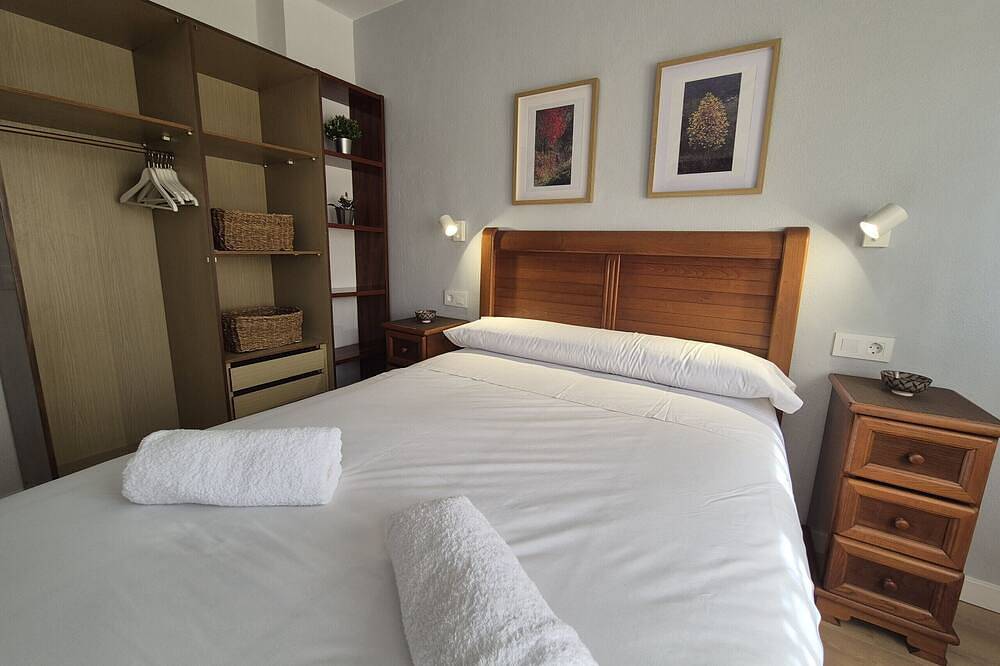 Entire apartment, 14A11 Apartment with views in Lastres in Lastres, Colunga