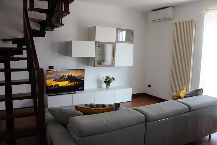 Ferienwohnung für 6 Personen, mit Balkon und Whirlpool sowie Terrasse und Pool