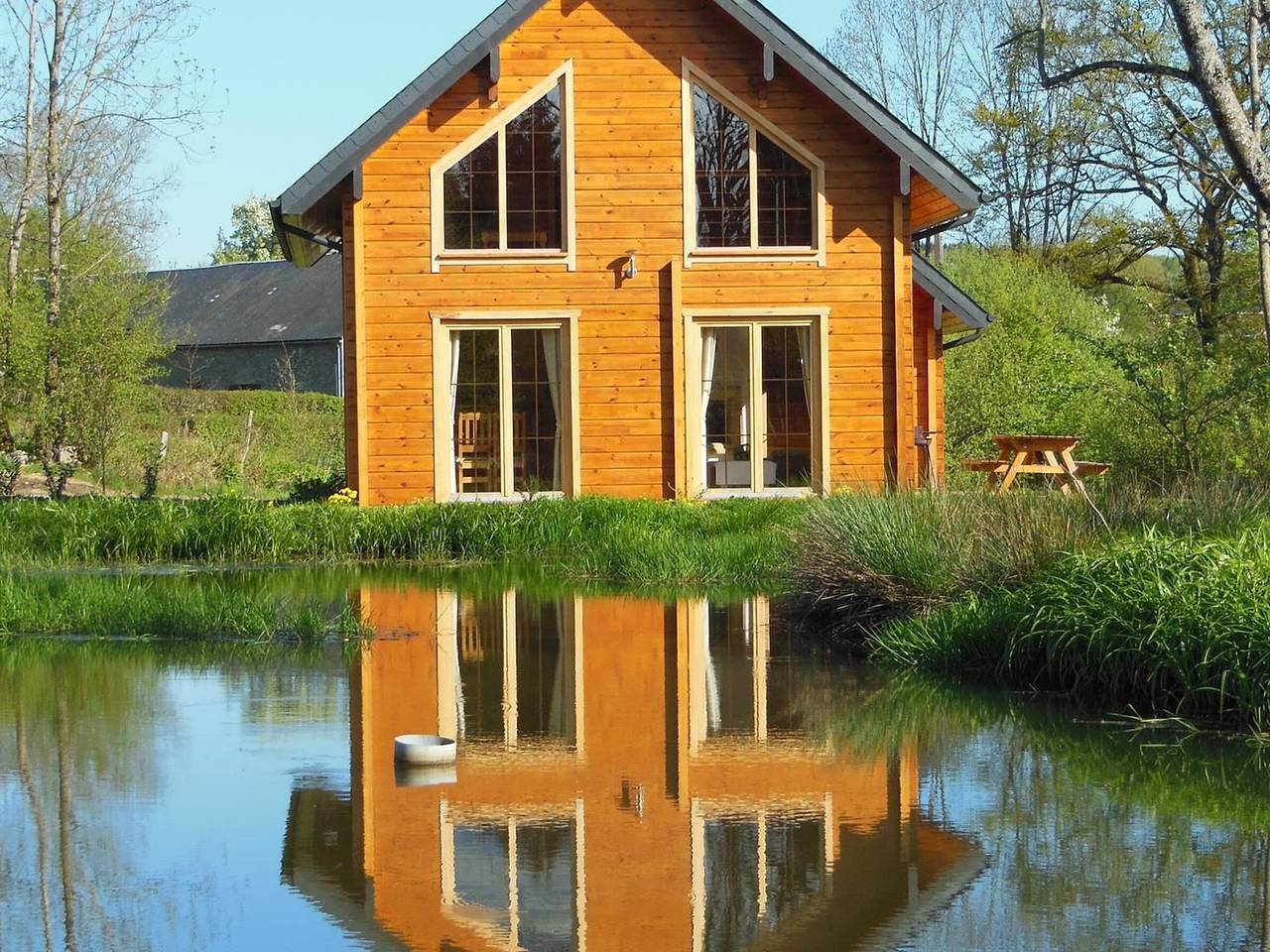 Geräumiges Chalet im Morvan mit Kamin und Teich, Haustiere erlaubt in Gouloux, Naturpark Morvan