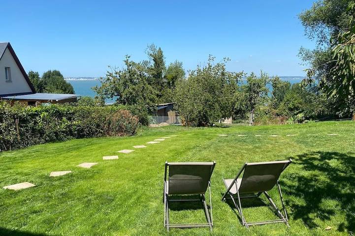 Gîte pour 4 personnes, avec terrasse et jardin à Cricquebœuf