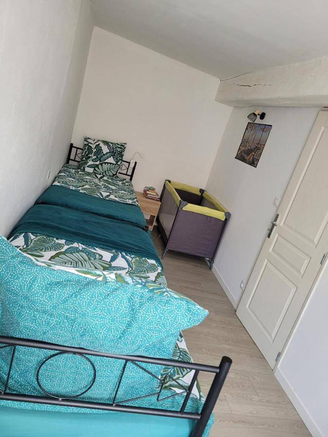 Two-Bedroom House in Coulanges-sur-Yonne, Région d'Auxerre