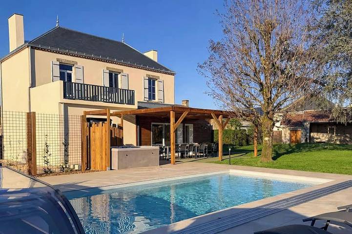 Maison de vacances pour 13 personnes, avec Jardin et Piscine à Les Herbiers