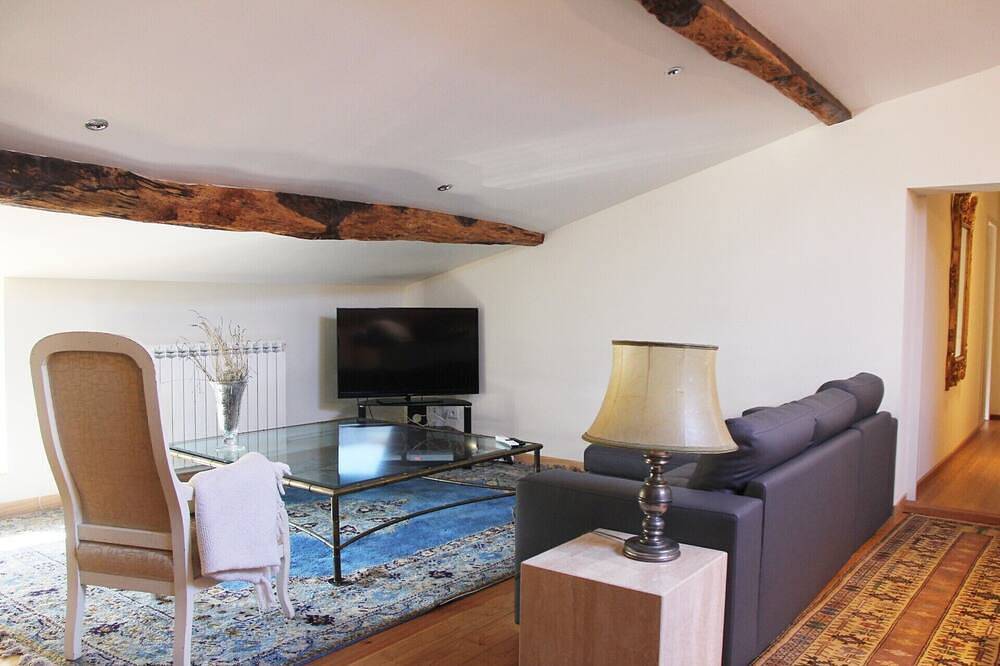 High end self-catering cottages in nature, with pick-your-own produce. in Pamiers, Ariège