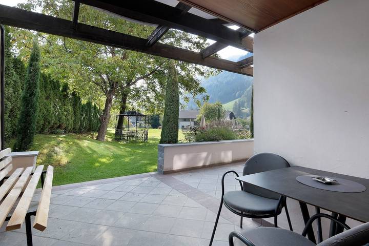 Ganze Wohnung, Ferienwohnung im Hotel and Residences Theresia mit Bergblick und privater Terrasse in Stubaier Alpen, St. Leonhard in Passeier