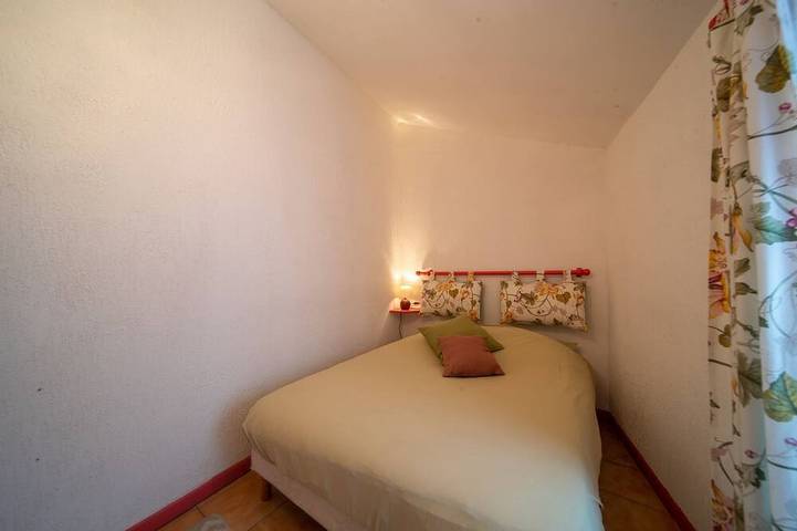 Location de vacances pour 2 personnes, avec piscine et jardin à Saint-Julien-d'Arpaon - 2