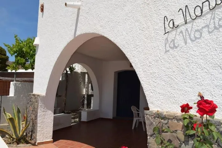 Casa rural para 3 personas, con piscina y terraza - 1