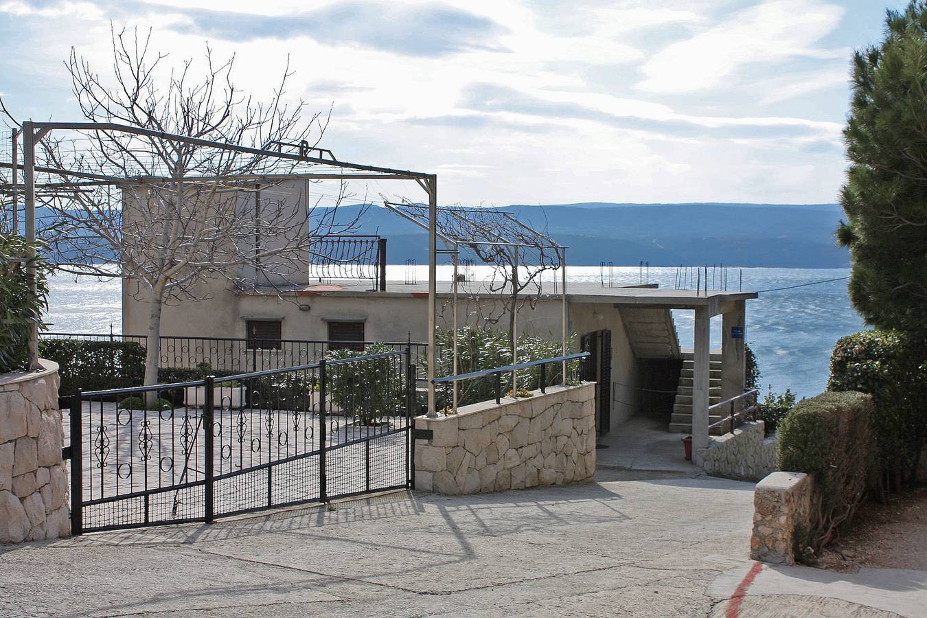 Ganze Wohnung, 1-Zimmer-Ferienwohnung mit Terrasse und Meerblick Nemira, Omis A-4834-b in Omiš (Kroatische Adria), Omis