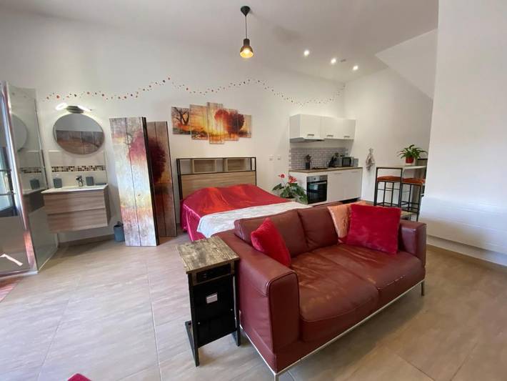 Gîte pour 2 personnes, avec jardin et terrasse à Égly