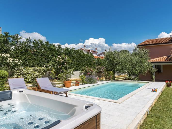 Ferienhaus für 9 Personen, mit Garten und Terrasse sowie Pool und Sauna, mit Haustier - 1
