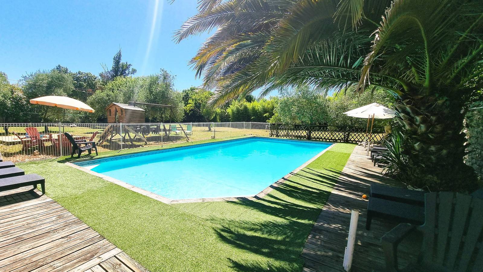 Gîte pour 18 personnes avec piscine in Saint-Just-Luzac, Côte de Beauté
