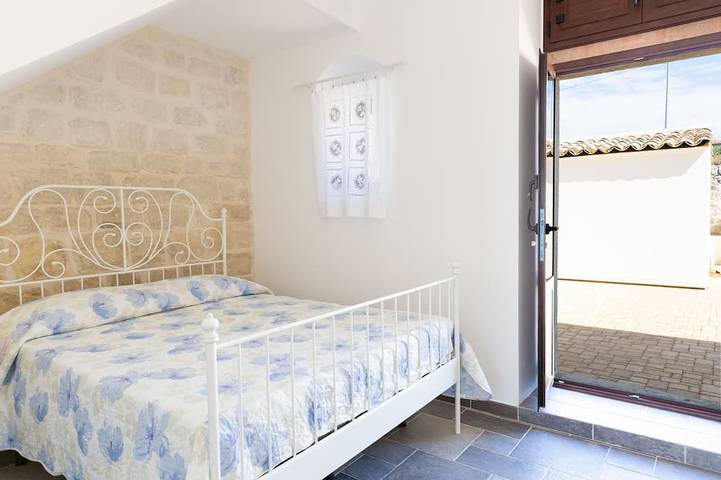 Armonia, a Donnalucata: unità indipendente in villa, piscina, wifi, BBQ, AC.... in Scicli, Provincia di Ragusa