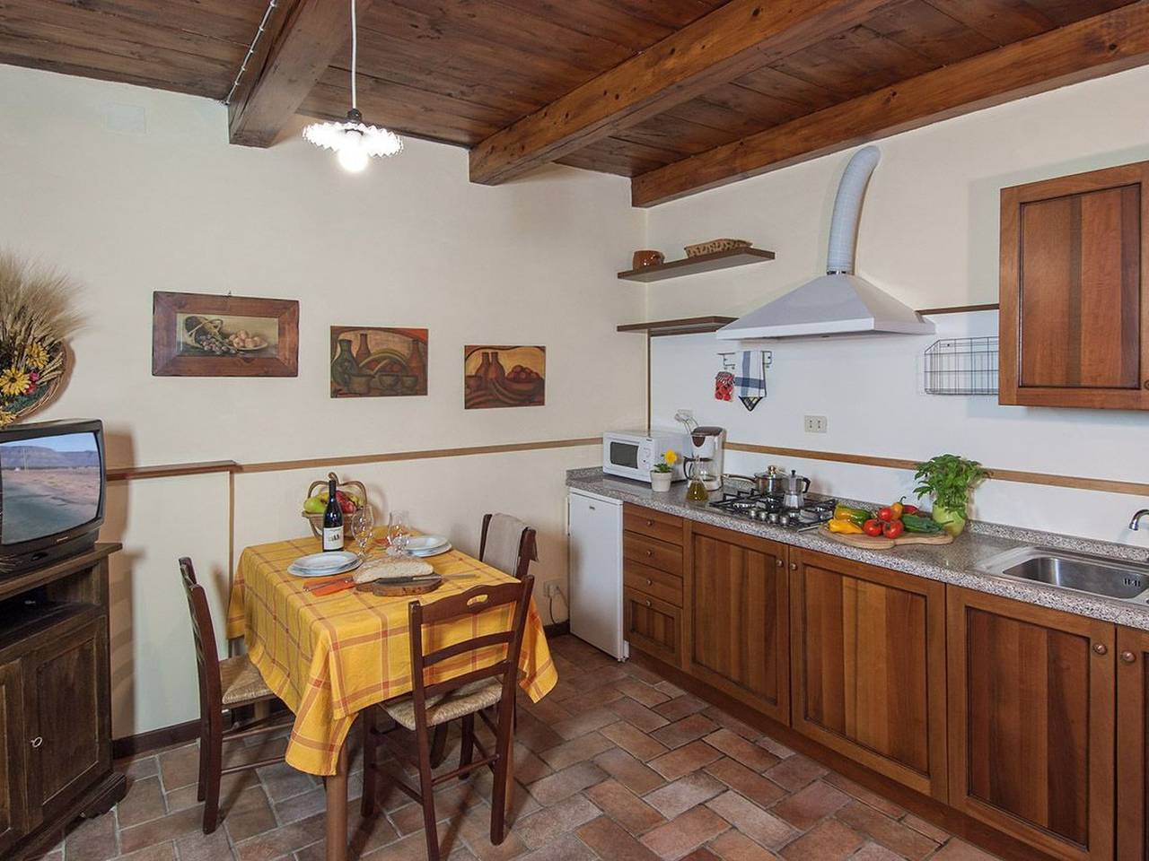 Lindenhaussiedlung mit Gemeinschaftspool in Pratovecchio, Pratovecchio Stia