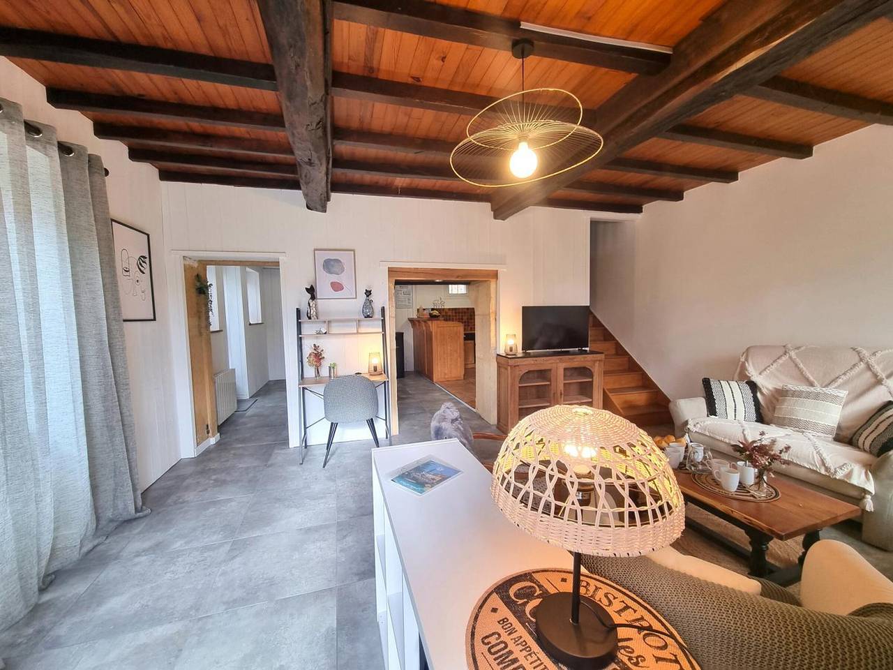 Gîte campagnard moderne avec animaux admis, terrasse et internet in Belmont-de-la-Loire, Région de Roanne