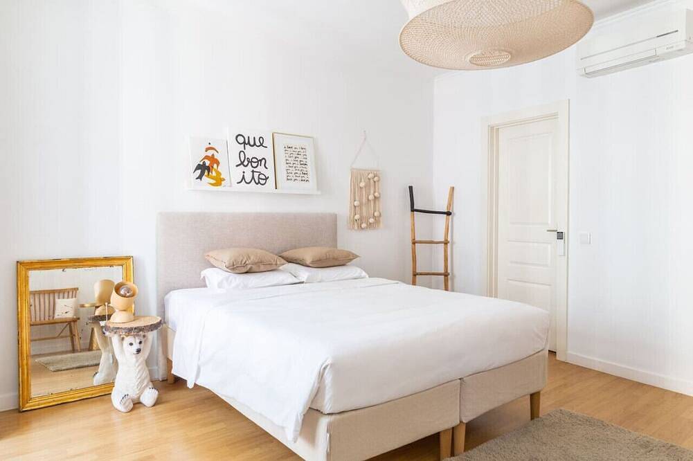 Ganze Wohnung, 3-bedroom Apt with Private Patio in Cacilhas in Almada, Halbinsel von Setúbal