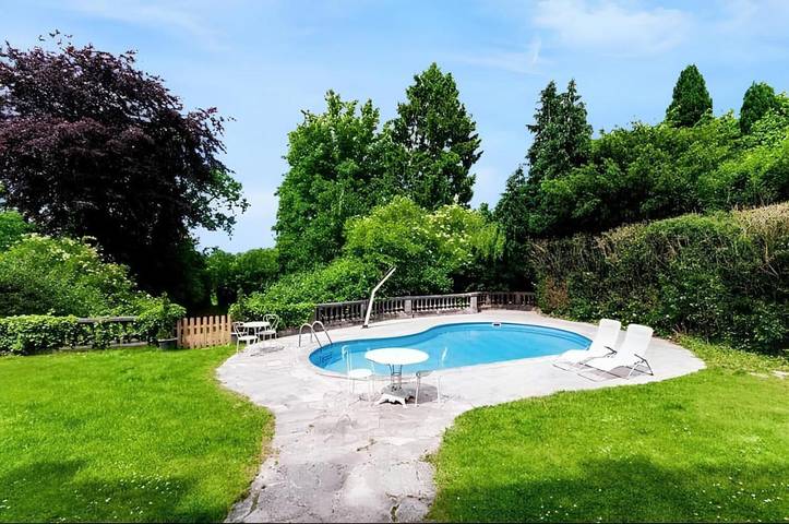 Location de vacances pour 16 personnes, avec piscine ainsi que terrasse et jardin à Bailleul