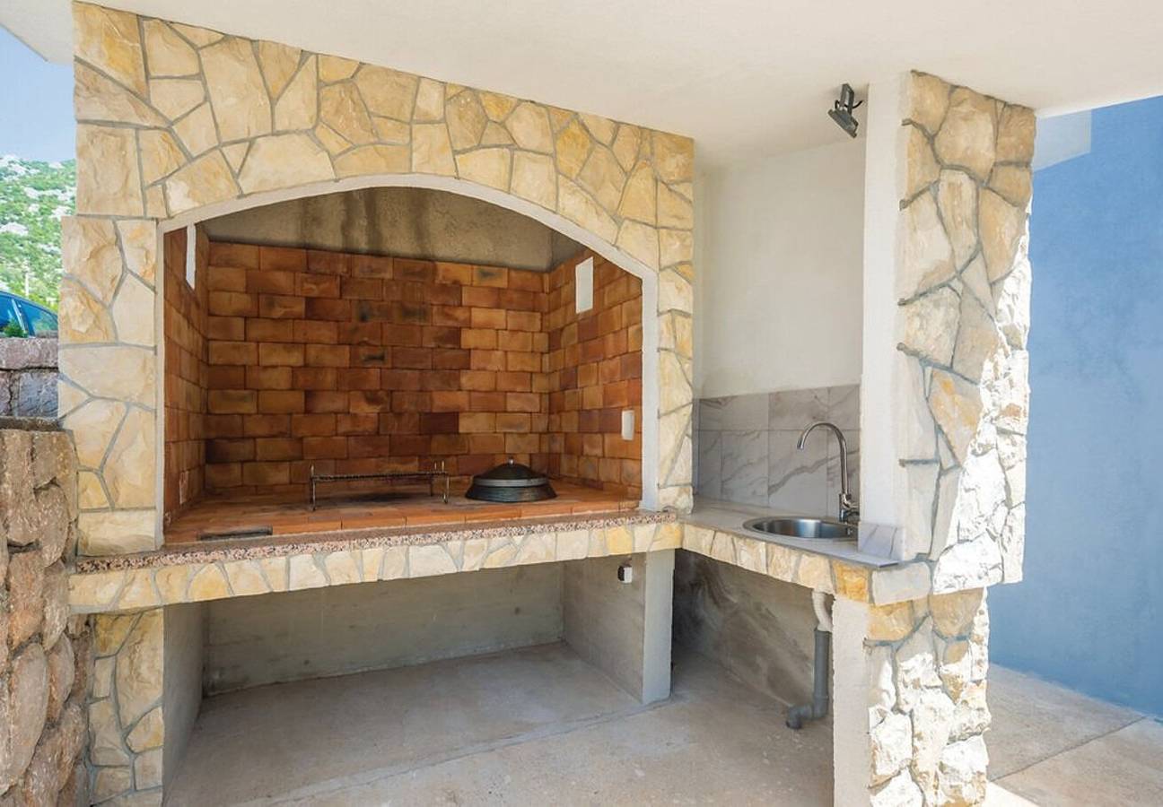 Ganzes Studio, Apartments Ivni in Cesarica, Naturpark Velebit