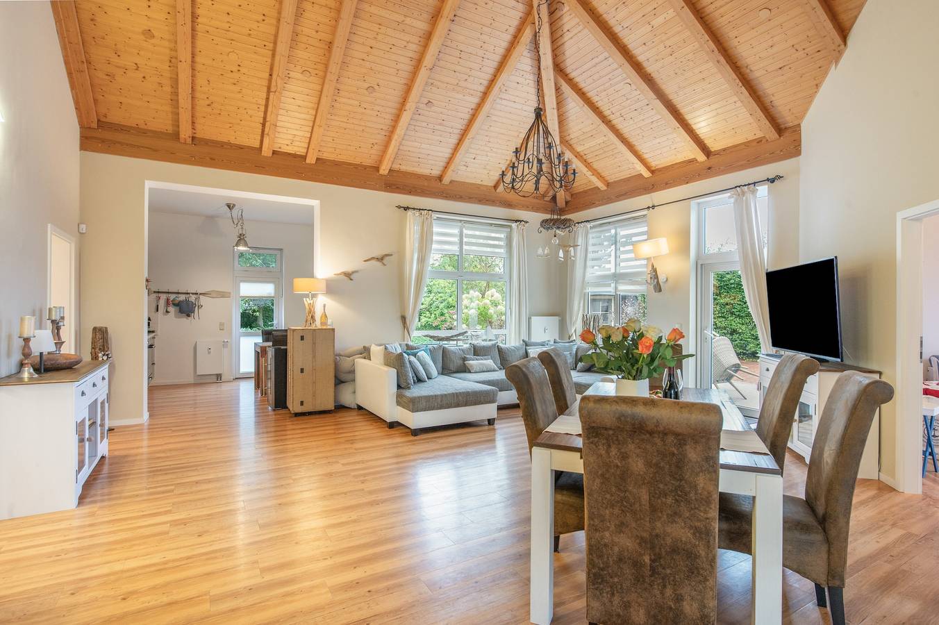 Appartement entier, Appartement 'Leuchturm' avec terrasse privée, jardin privé et Wi-Fi in Lichtenhagen, Rostock