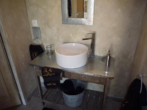 Gîte pour 2 personnes, avec vue et jardin ainsi que terrasse et piscine à Gabillou - 4