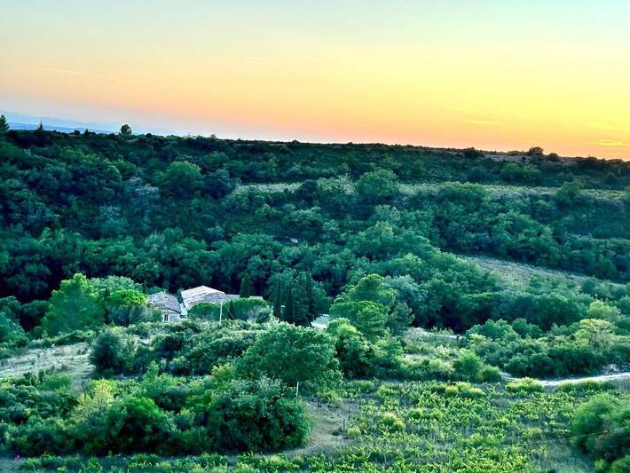Location de vacances pour 4 personnes, avec terrasse et piscine ainsi que jardin et vue à Conques-sur-Orbiel - 2