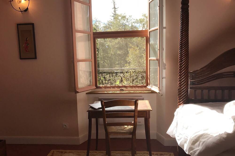 Idyllic Secluded Provençal Villa in Protected Park Land in Le Luc, Draguignan region