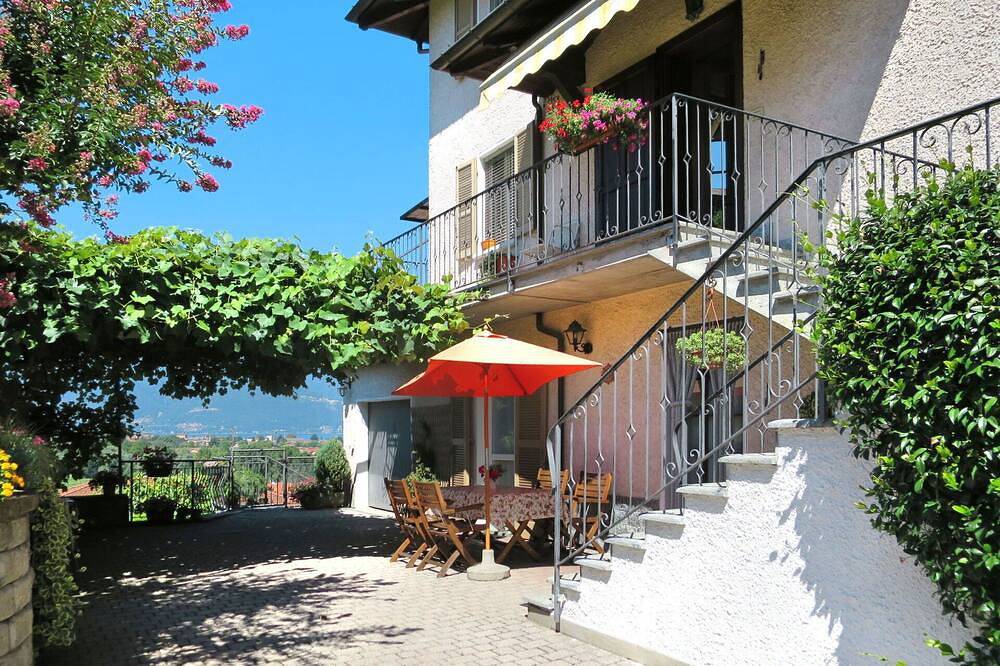 Ganze Wohnung, Angenehme Wohnung für 5 Personen mit W-Lan, Tv, Terrasse und Haustiere erlaubt in Luino, Comune di Luino