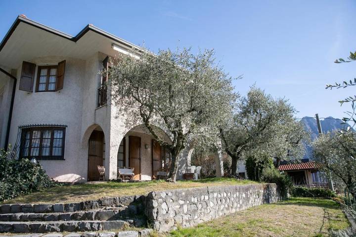 Villa per 8 persone, con Balcone e Terrazza nonché Giardino e Vista lago in Provincia di Bergamo