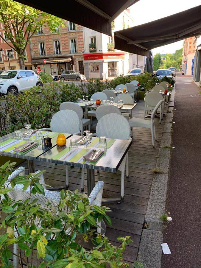 Hotel Paris Vesinet -ex Auberge des 3 Marches in Le Vésinet, Yvelines