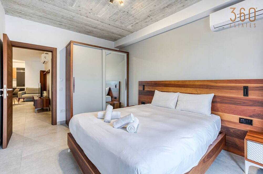 Apartamento inteiro, A fully equipped Apt with private balcony & Pool in San Giljan, Ilha de Malta