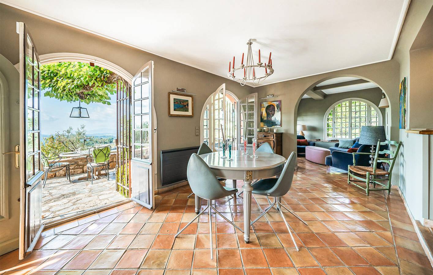 Charmante 2-Zimmer-Wohnung mit Pool und Terrasse in der Nähe von Le Bar-sur-Loup in Châteauneuf-Grasse, Mittelmeerküste (Frankreich)