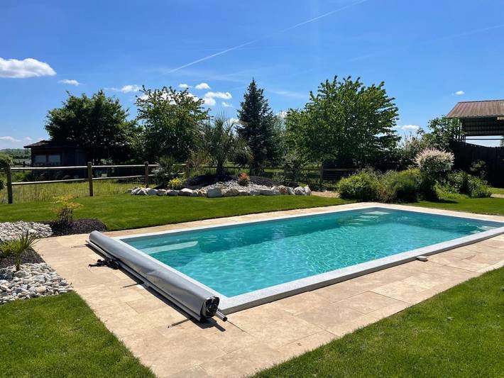 Location de vacances pour 8 personnes, avec jardin ainsi que vue et piscine, animaux acceptés à Corcelles-les-Arts - 4